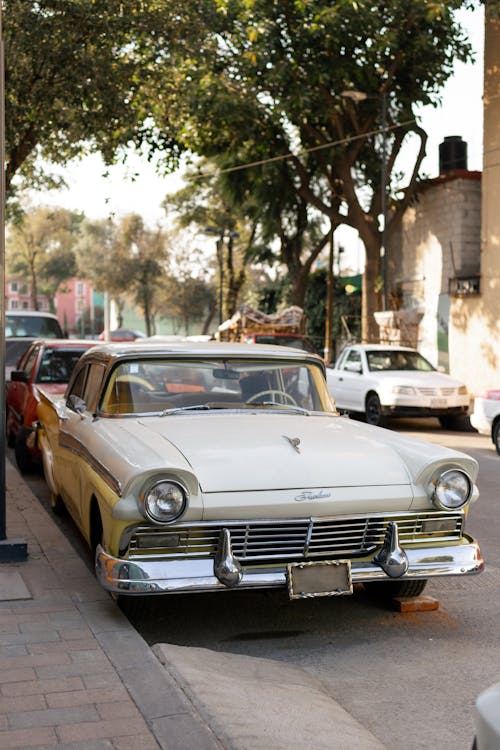 Foto profissional grátis de automóvel, carro antigo, carro clássico