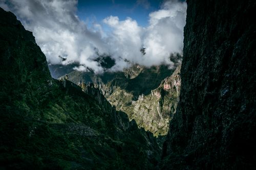 Free Explore this captivating mountain landscape with dramatic cliffs and clouds. Stock Photo