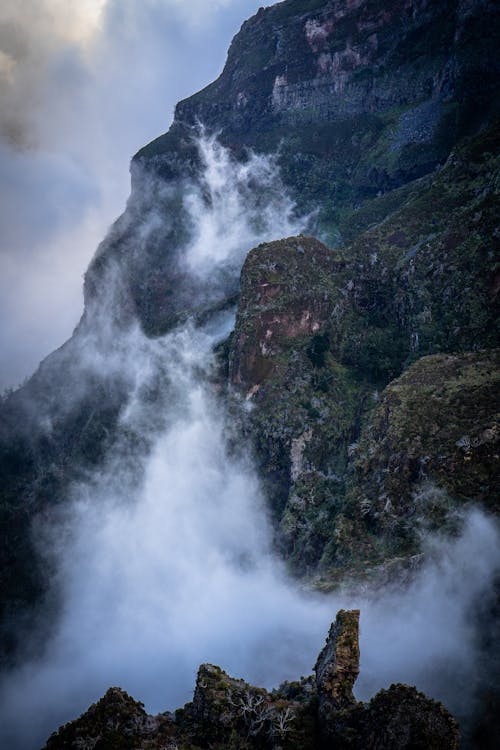 Free Clouds in Mountains Stock Photo