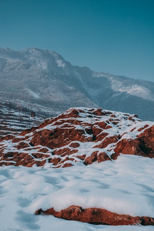 Fotobanka s bezplatnými fotkami na tému chladný, hory, jasná obloha