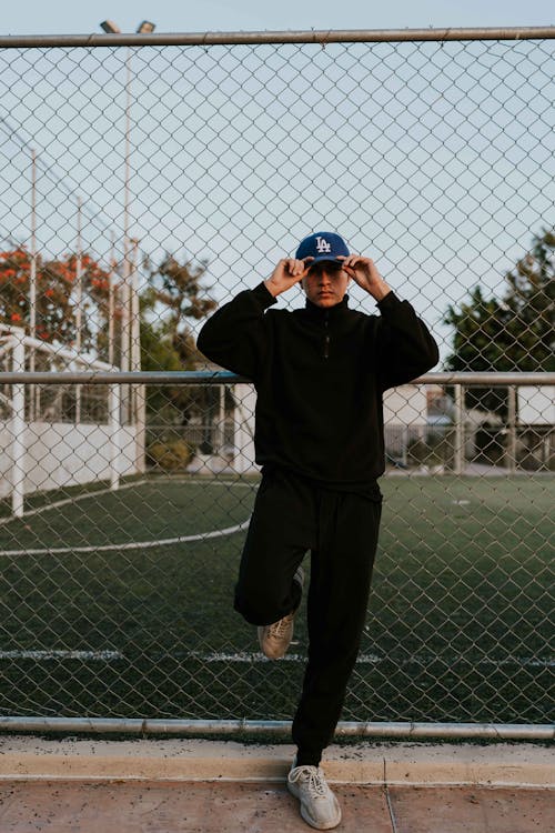 Immagine gratuita di berretto, campo sportivo, fotografia di moda