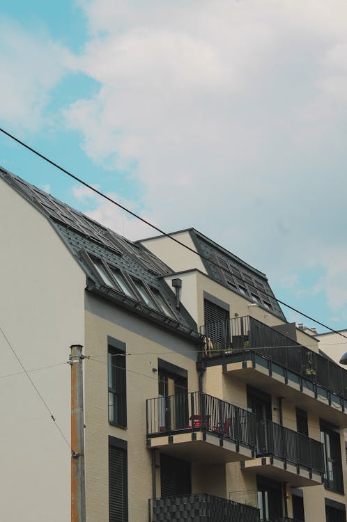 Foto stok gratis atap, bangunan tempat tinggal, fasad