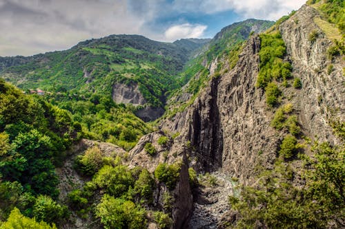 kayalıklar