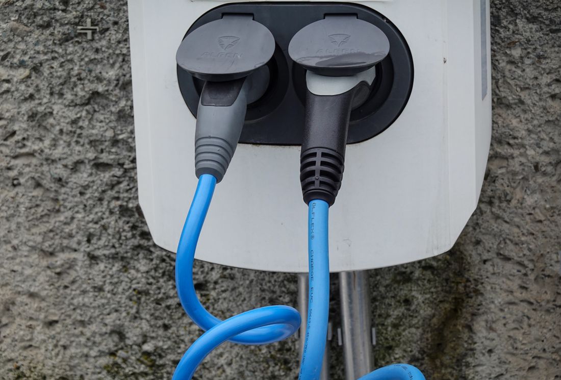 Charging station for electric cars