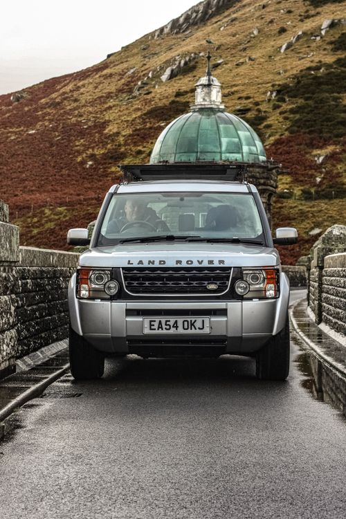 Land Rover on Narrow Road · Free Stock Photo