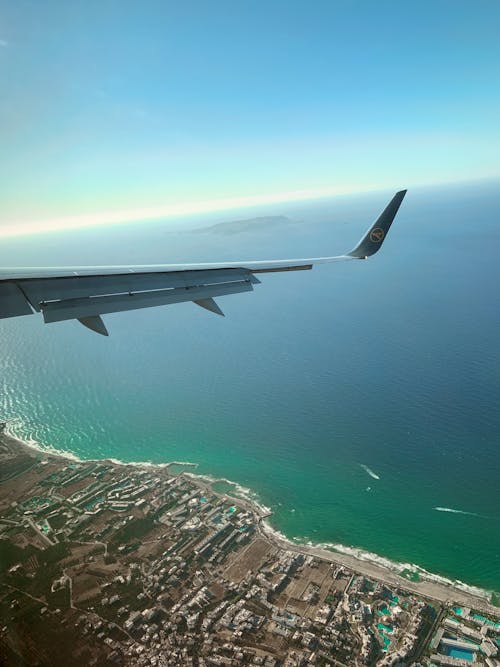 Foto profissional grátis de acima das nuvens, aeronave, atraente