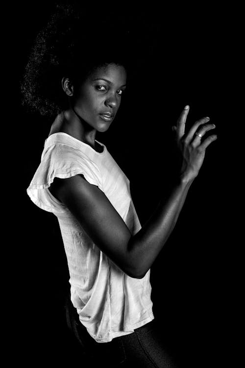 bezplatná Základová fotografie zdarma na téma afroameričanka, černá holka, černoška Základová fotografie