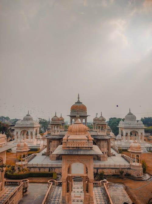 Foto stok gratis arsitektur mughal, atap, gaitore ki chhatriyan