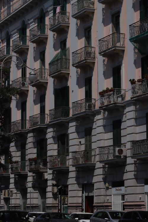 Free Elegant facade of a historic European building with ornate balconies. Stock Photo