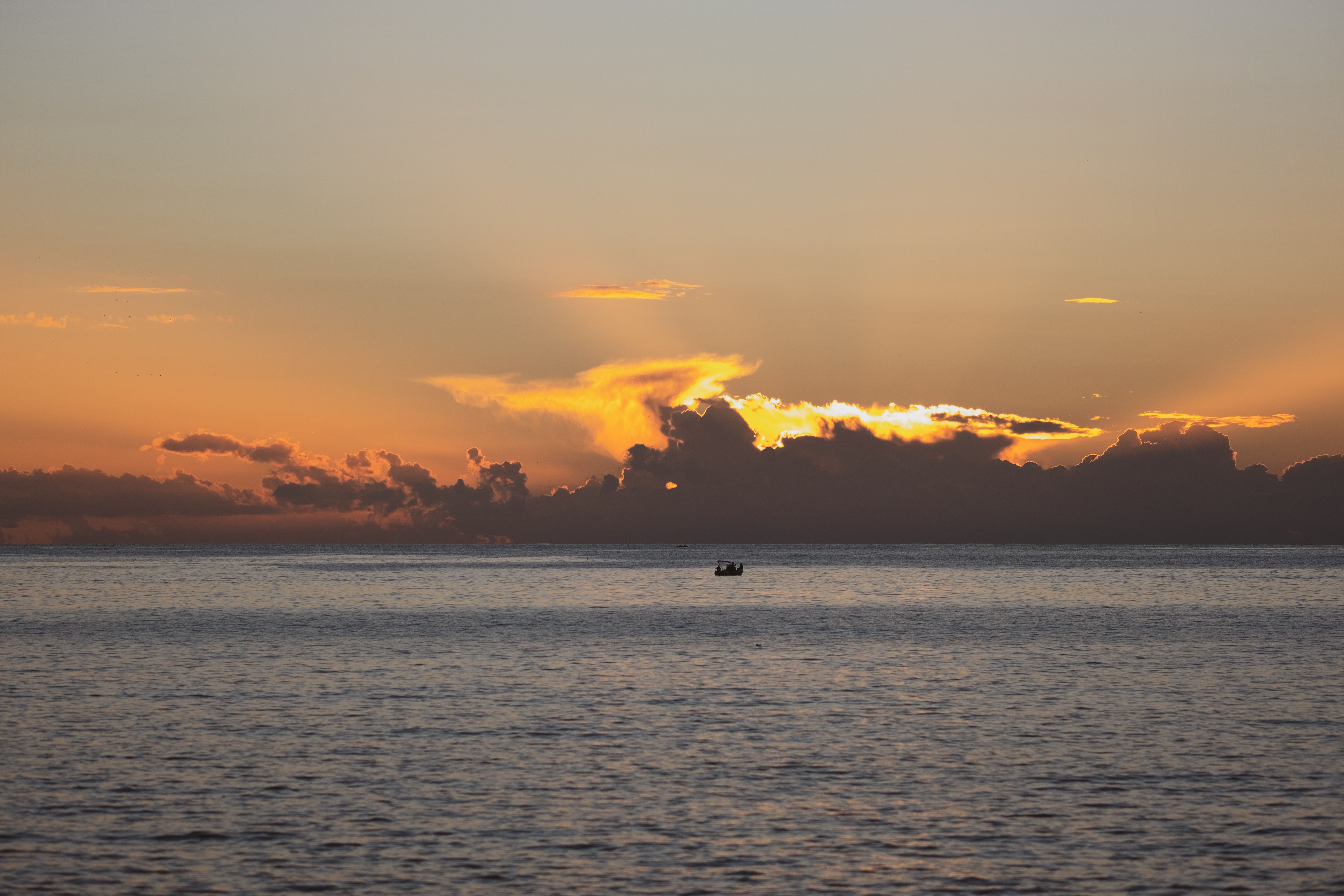Yellow Sky over Sea at Sunset · Free Stock Photo