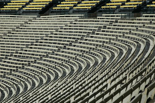 Foto profissional grátis de assentos, desocupado, estádio