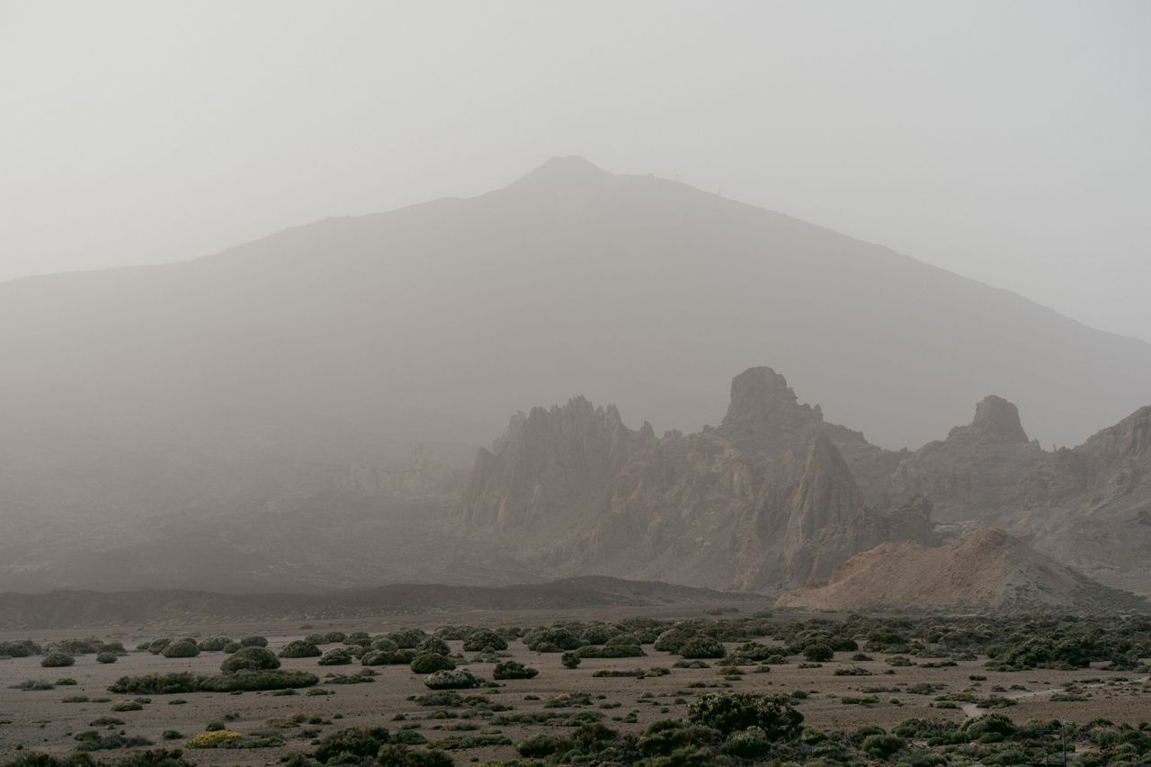 Desert mountain landscape by alleksana on Pexels