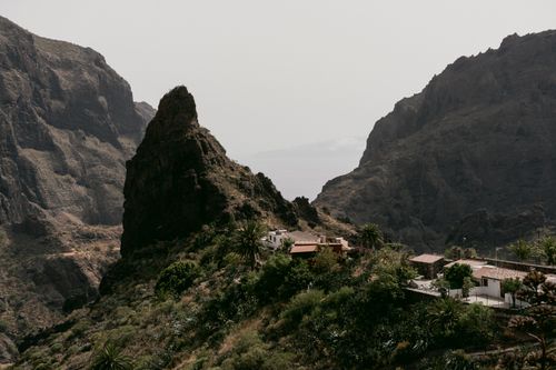 Free A picturesque village nestled in rugged mountain terrain, perfect for nature and travel enthusiasts. Stock Photo