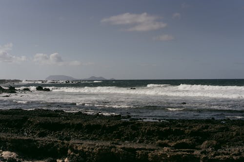Foto profissional grátis de água, beira-mar, borrifando