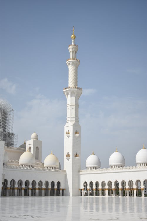 View of the Sheikh Zayed Grand Mosque, Abu Dhabi, UAE