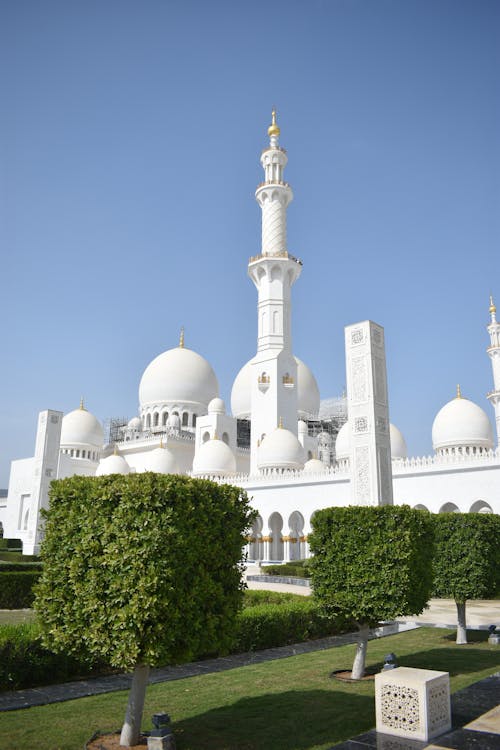 View of the Sheikh Zayed Grand Mosque, Abu Dhabi, UAE