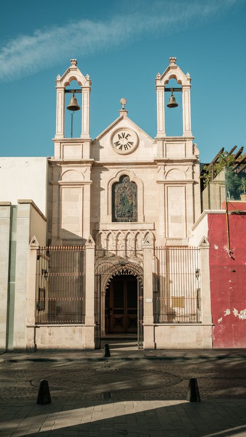 Free Stunning old church facade in Aguascalientes, Mexico, showcasing traditional architecture. Stock Photo