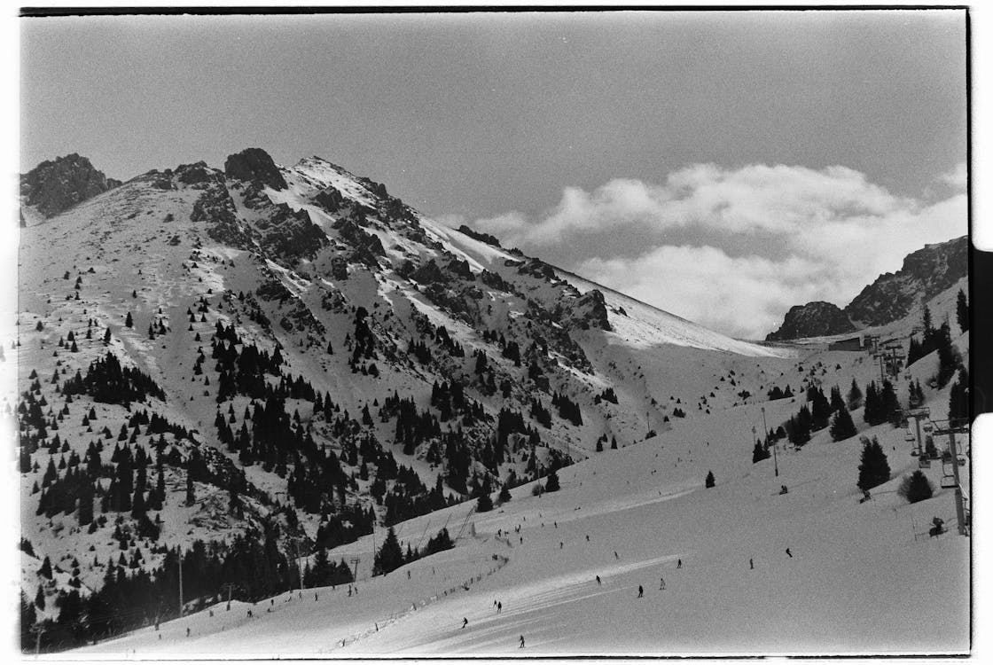 Immagine gratuita di bianco e nero, colline, esterno