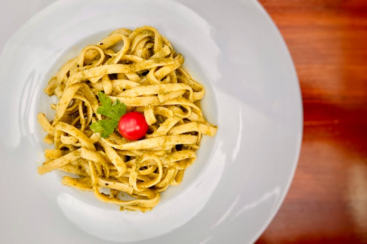 Pasta With Tomato And Leaf