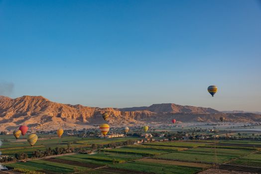 Hot-air balloon over Thebes — Luxor