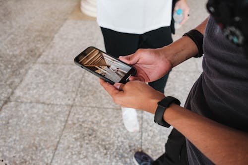 Fotos de stock gratuitas de de cerca, dispositivo, hombre