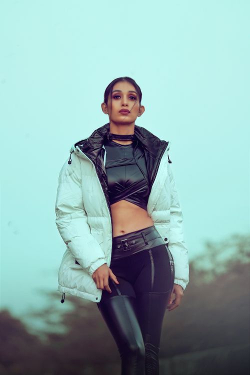 Free Fashionable woman posing outdoors in winter attire, showcasing modern style. Stock Photo