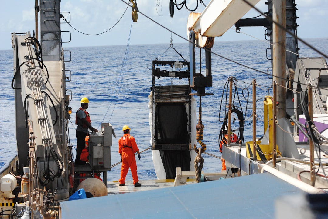 Where Does Edikted Ship From? Comprehensive Answer CGAA org