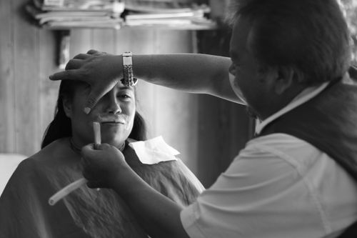 Free Barber skillfully shaving a client indoors, showcasing grooming techniques in a relaxed setting. Stock Photo