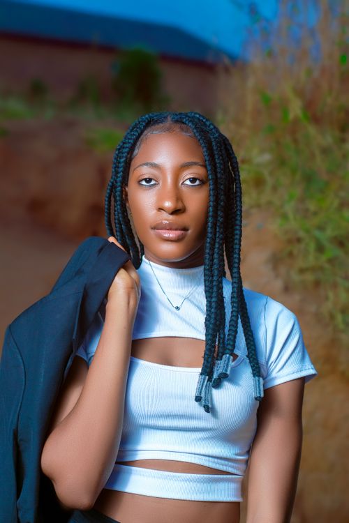 Free Elegant outdoor portrait of a woman in Lapai, Nigeria, showcasing fashion and style. Stock Photo