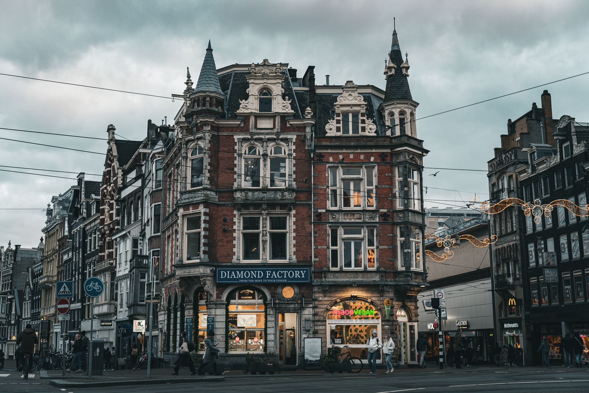 Het Financieele Dagblad publiceert artikel met de kop 'De klootjeselite'