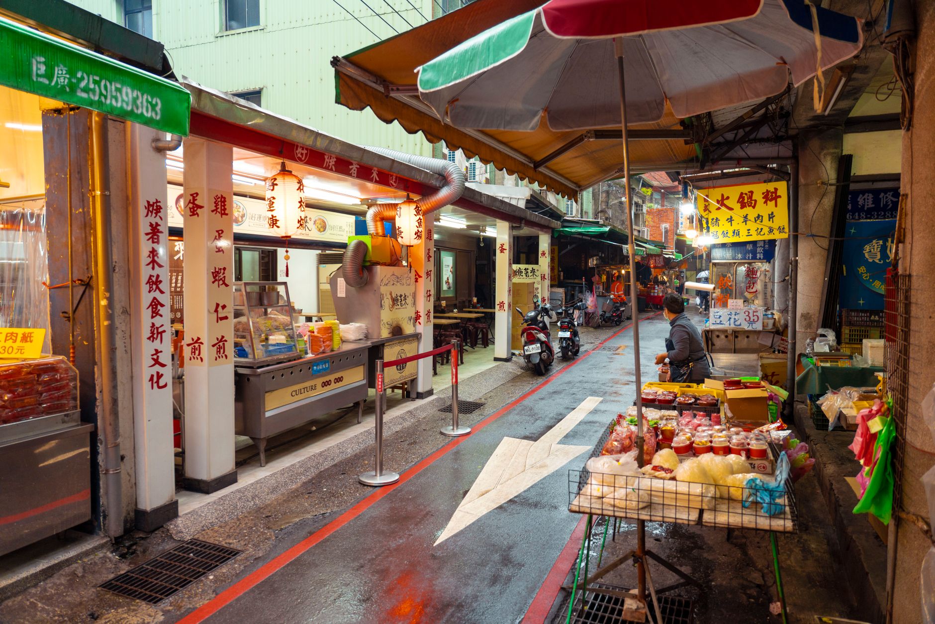Lokale straatvoedseletalage in Busan 1