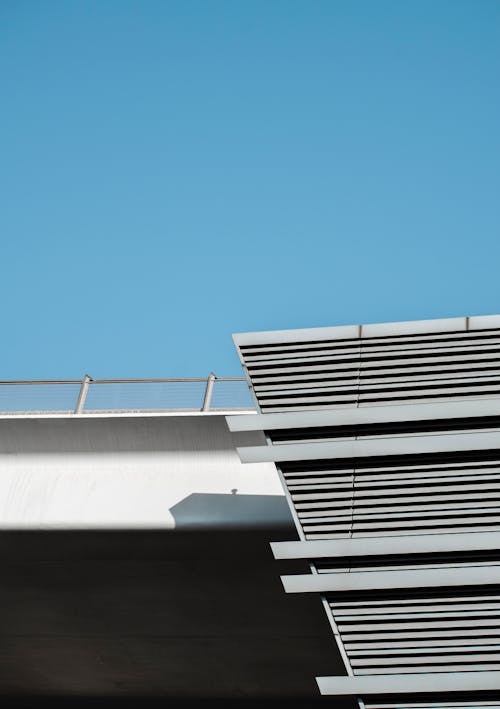 Безкоштовне стокове фото на тему «архітектура, вертикальні постріл, зовнішнє оформлення будівлі»