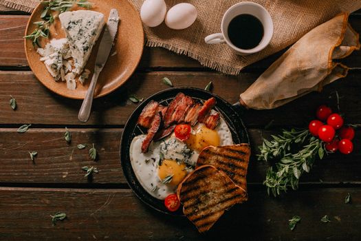 Dieta de café da manhã com queijos e ovos