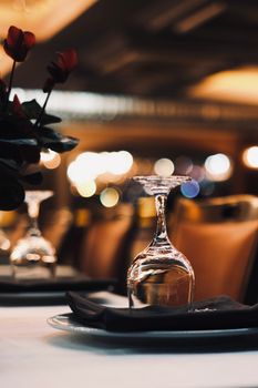 Sophisticated dining ambiance with glassware and floral decor in a restaurant.