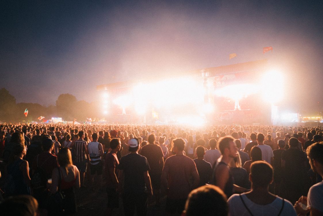 Velika gomila na glazbenom festivalu
