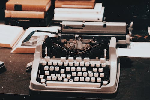 Foto Van Een Vintage Typemachine Op Tafel