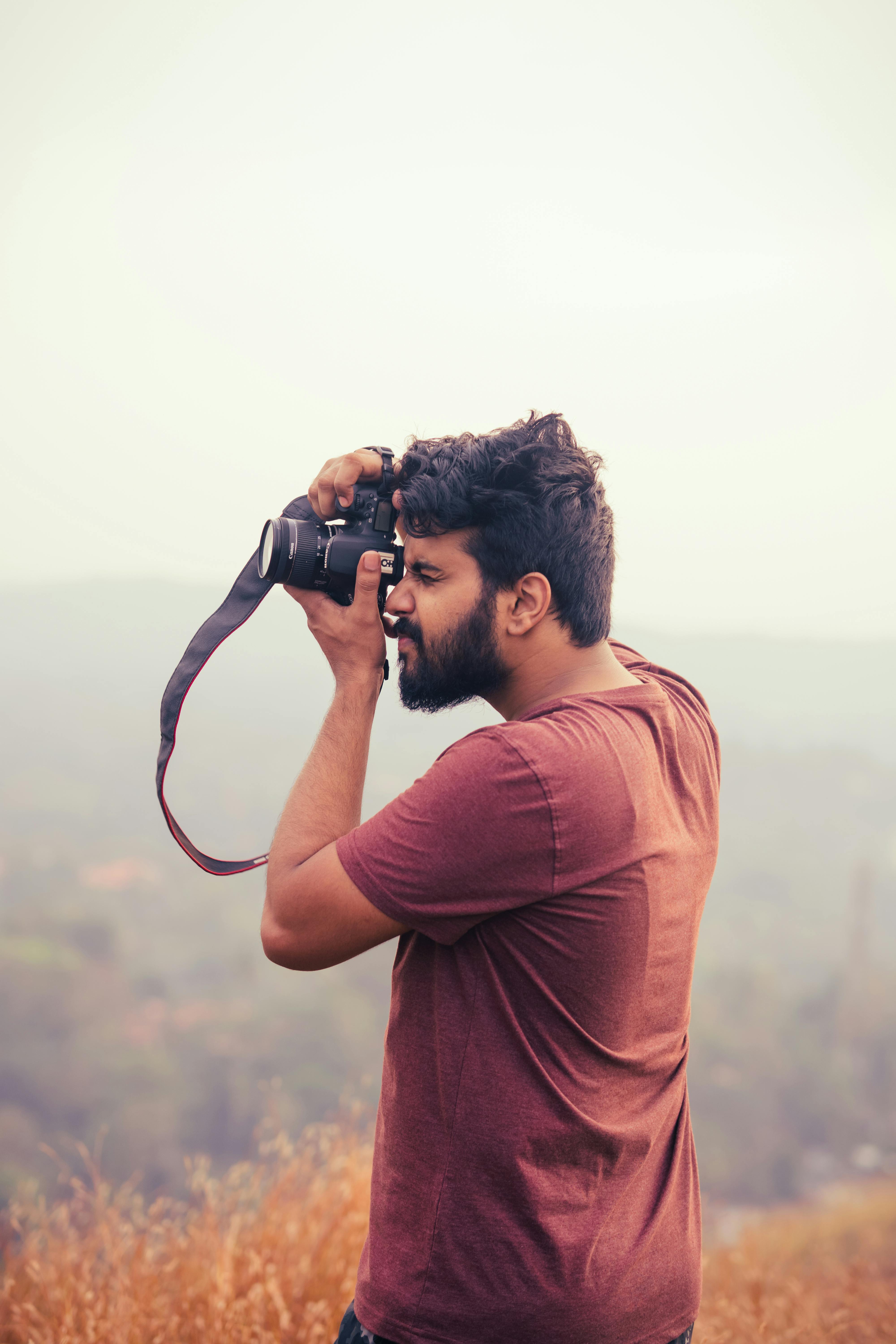 Professional cameraman posing and looking at camera Stock Photo - Alamy