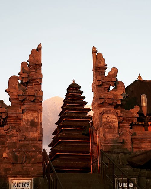 Sundown Vulkan-Temple 