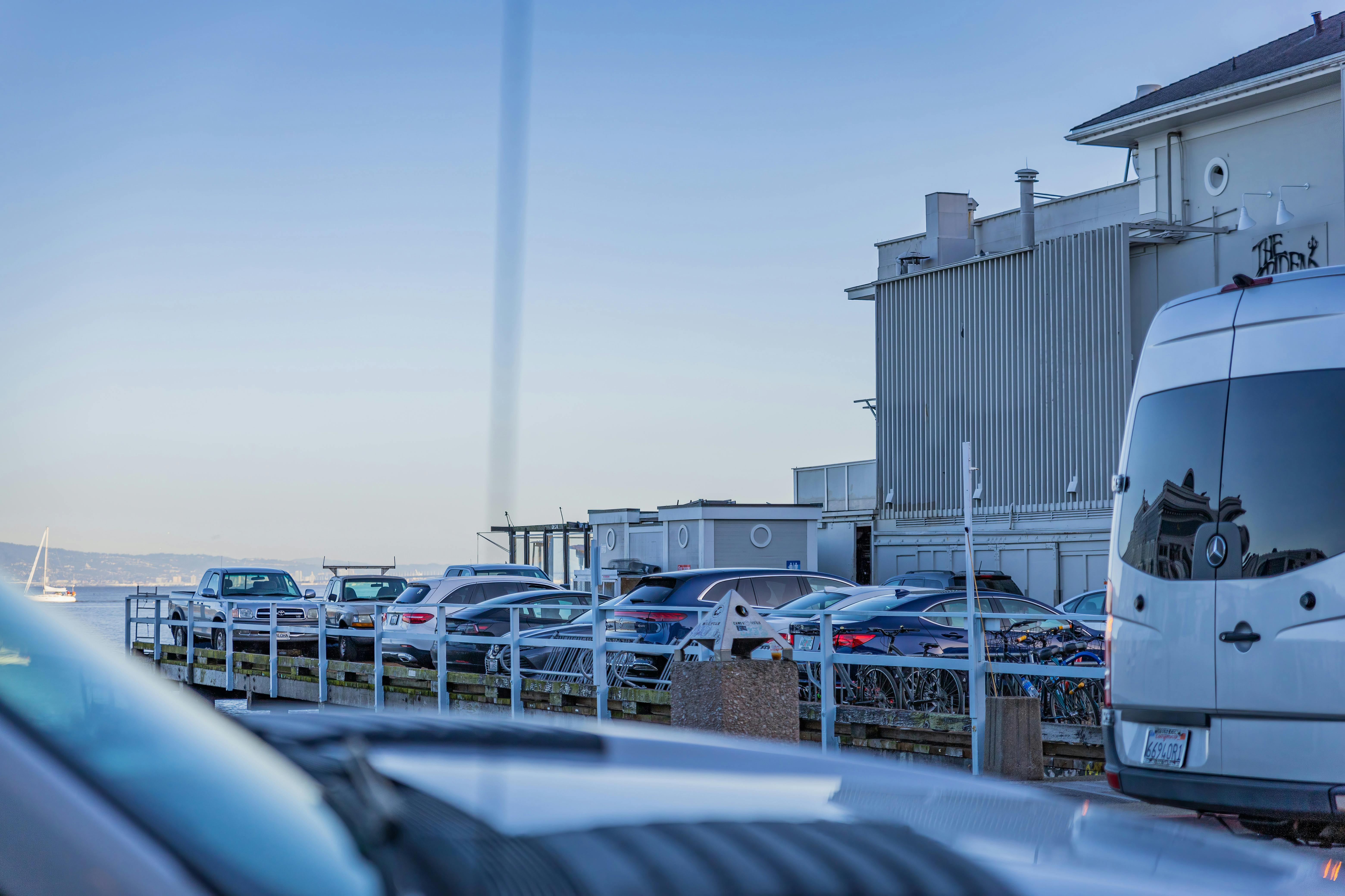 fleet & commercial fleet commercial finance — Photo by Robert So on Pexels