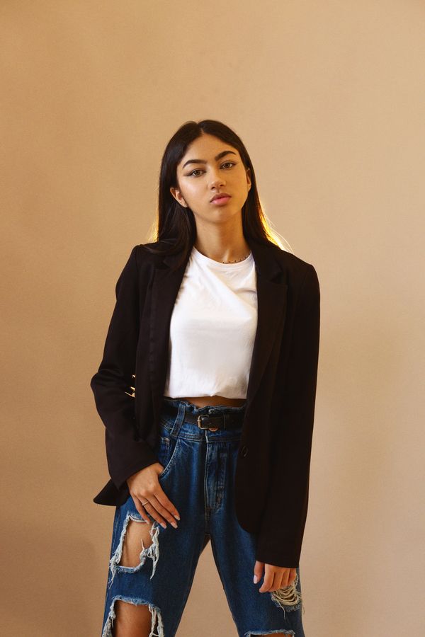 Woman wearing blazer with t-shirt and jeans