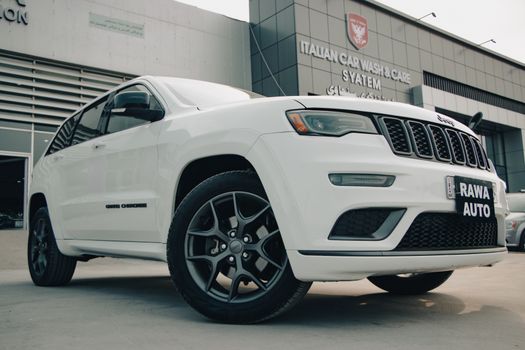 Plano de Manutenção Jeep Grand Cherokee WK2 (Pentastar, HEMI & EcoDiesel) — photo by Esmihel  Muhammed