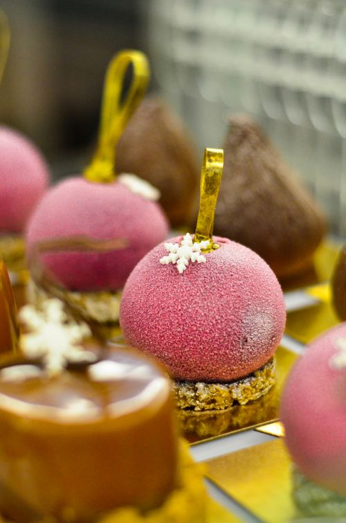 Free Close-up of festive pink and gold gourmet desserts with holiday decorations. Stock Photo