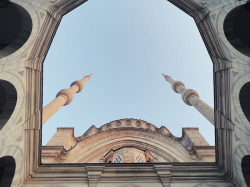 Бесплатное стоковое фото с голубое небо, исламская архитектура, мечеть