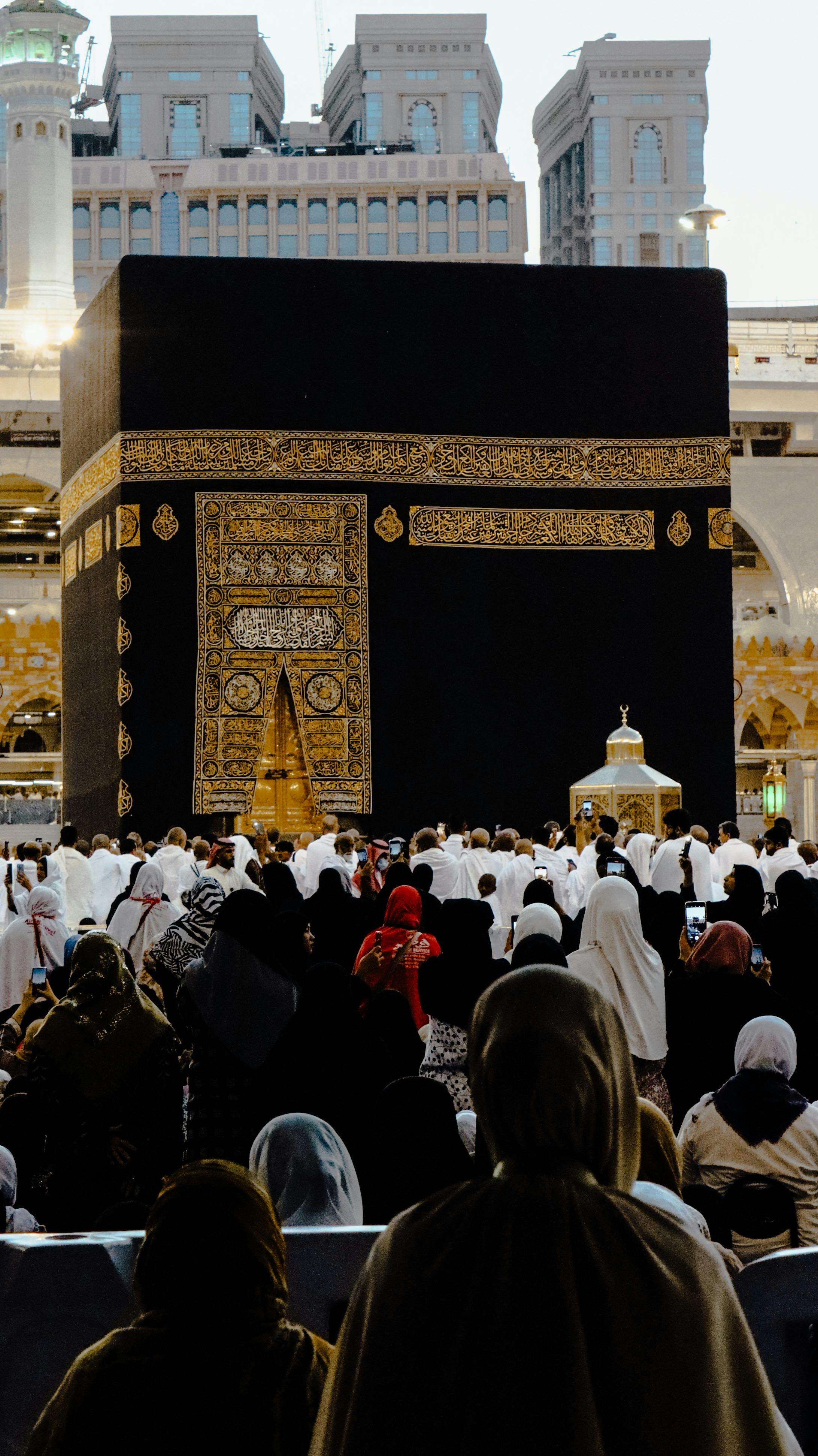 Who holds the key to the Holy Kaaba  Al Arabiya English