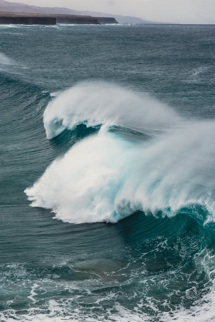 Splashing Sea Wave