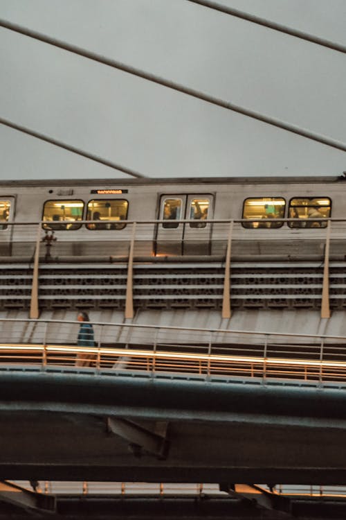 구름, 기차, 대중교통의 무료 스톡 사진