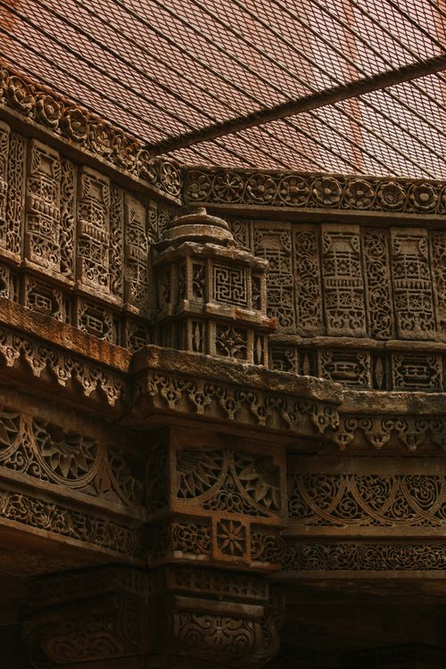 Free Detailed Mughal architecture at Adalaj Stepwell, showcasing exquisite stone carvings and historic elegance. Stock Photo