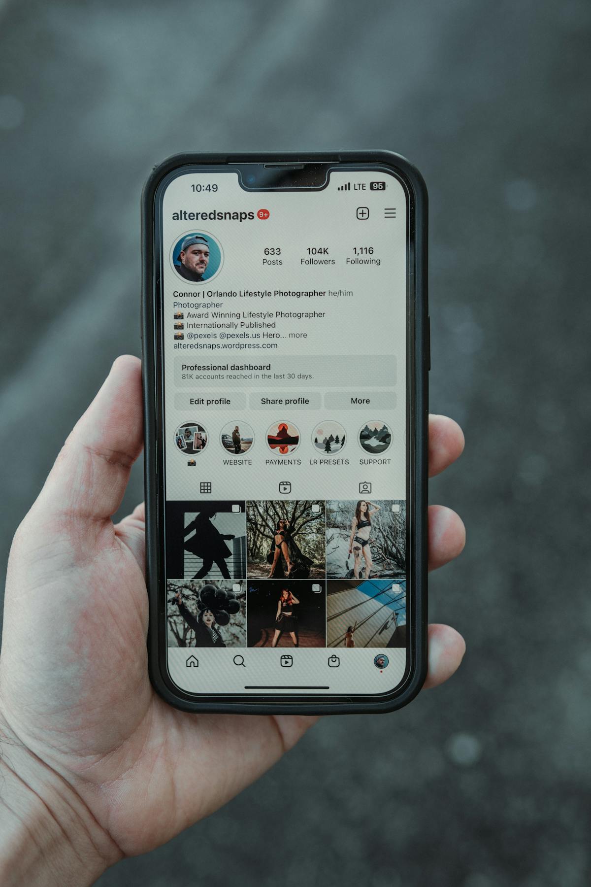Esempio di griglia Instagram con foto 4:5 curate