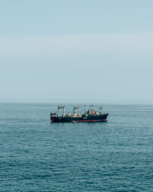 바다, 산업 선박, 수직 쐈어의 무료 스톡 사진