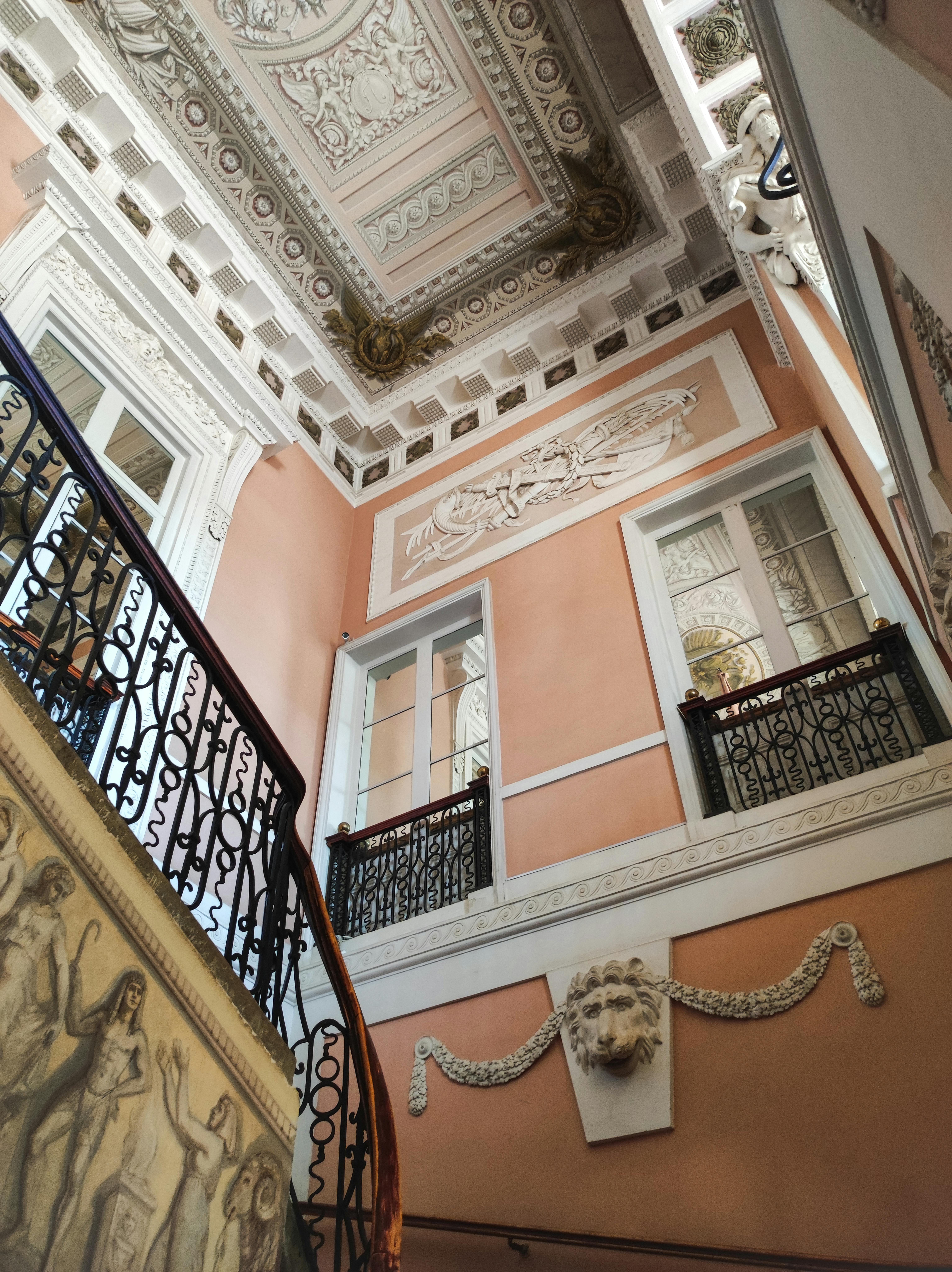 Ornamented Ceiling and Wall · Free Stock Photo